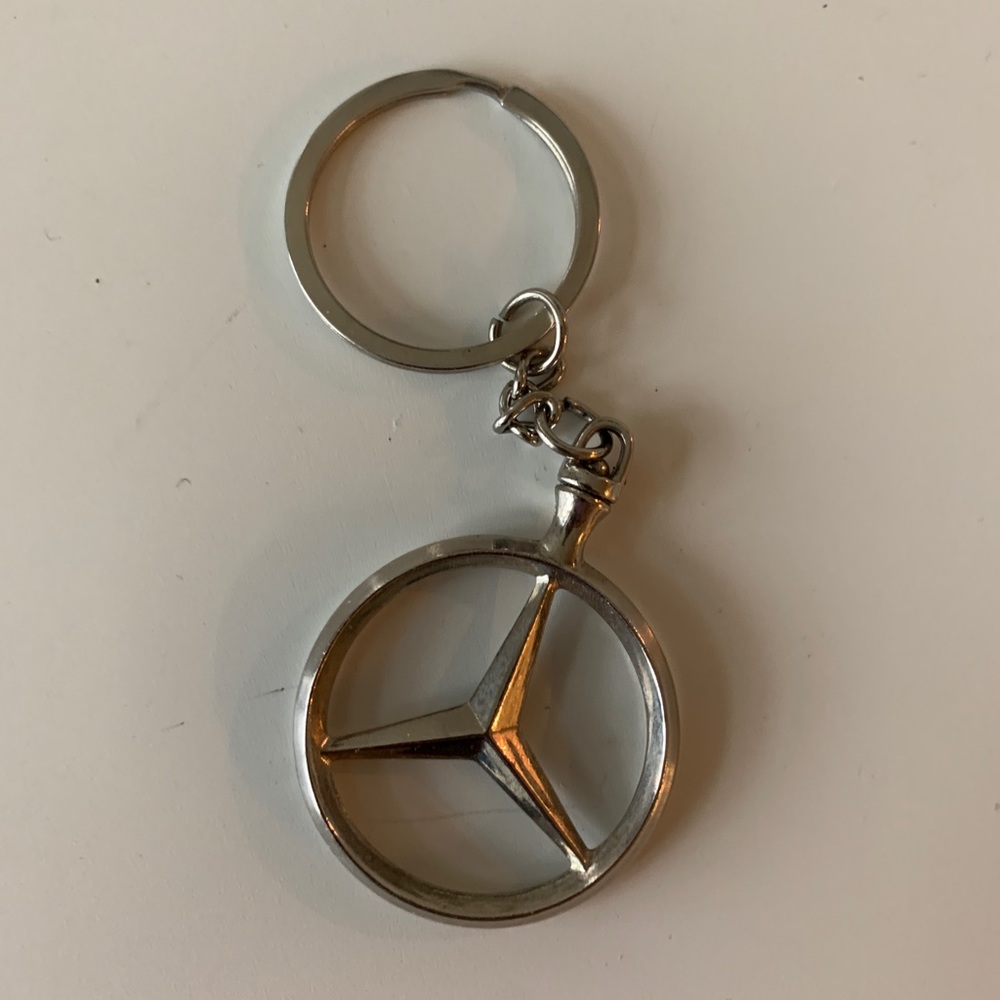 Authentic Mercedes Benz logo key chain accessory